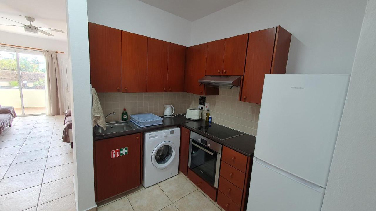 Peaceful Apartment With Double Bed - Oak Breeze Paphos Eksteriør billede